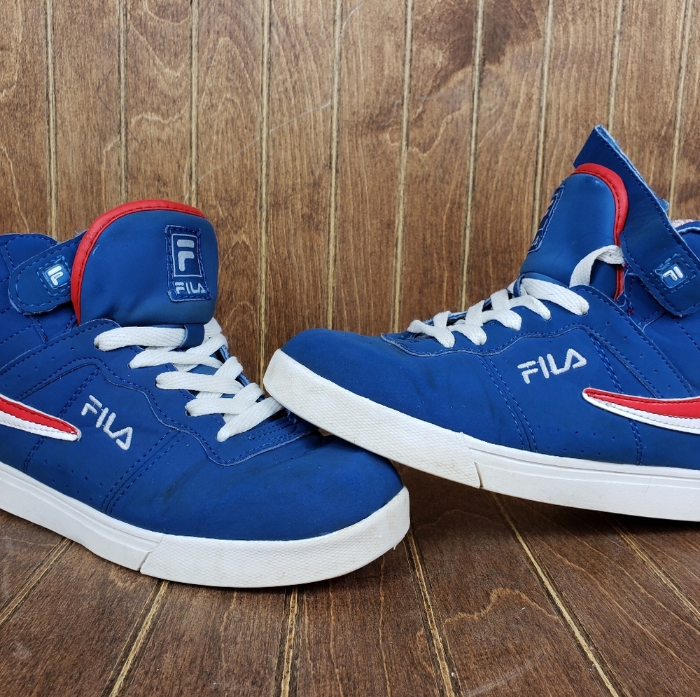 FILA mens sneakers size 4 (3VF80060-429)